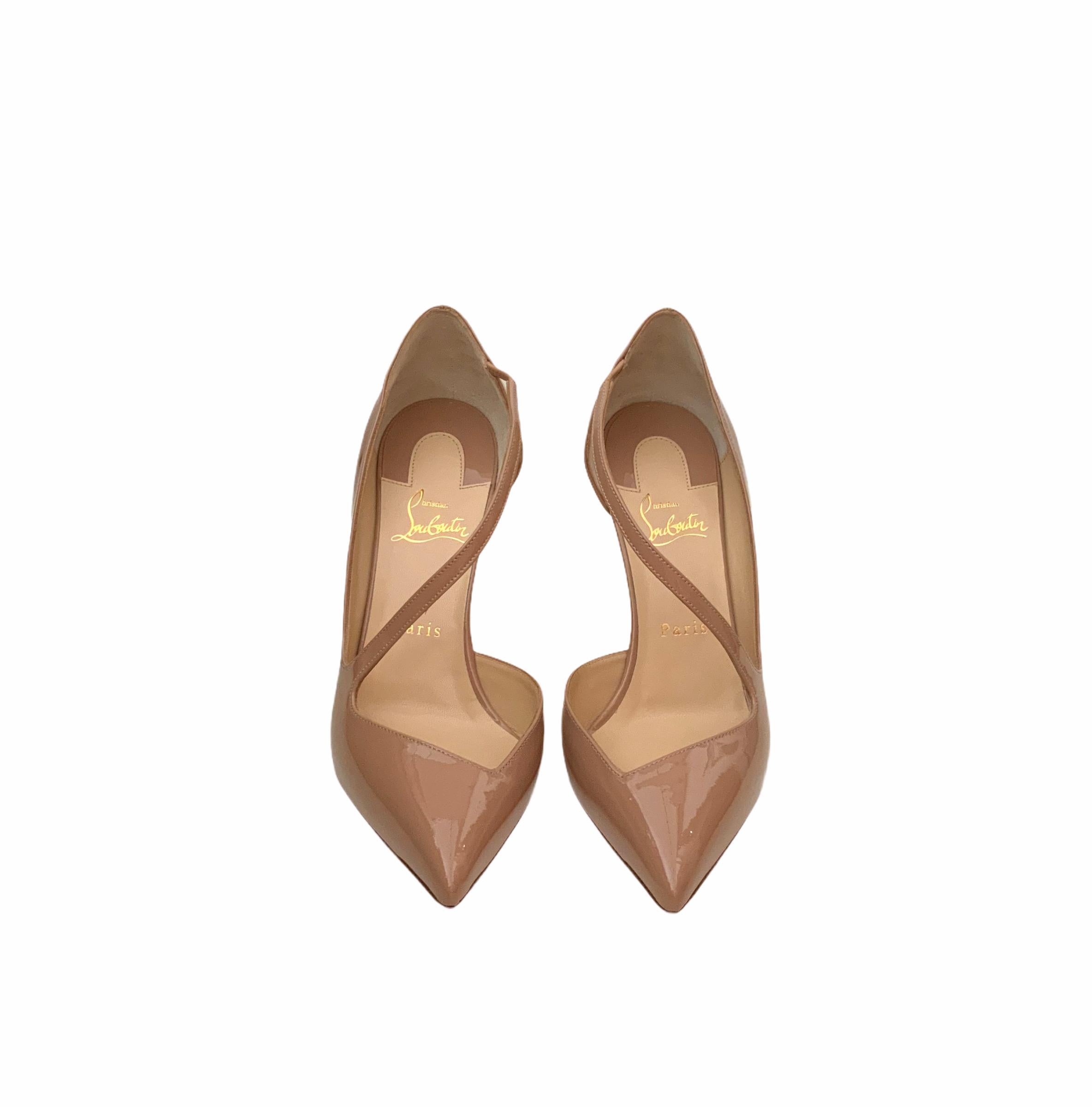Lovely pre-owned but new attached strap adorns glossy nude patent leather point-toe pumps from the house of Christian Louboutin.

Material: Patent leather
Sole: leather
Color: nude
Measurements: Heel height: 8.5cm - approx. 3