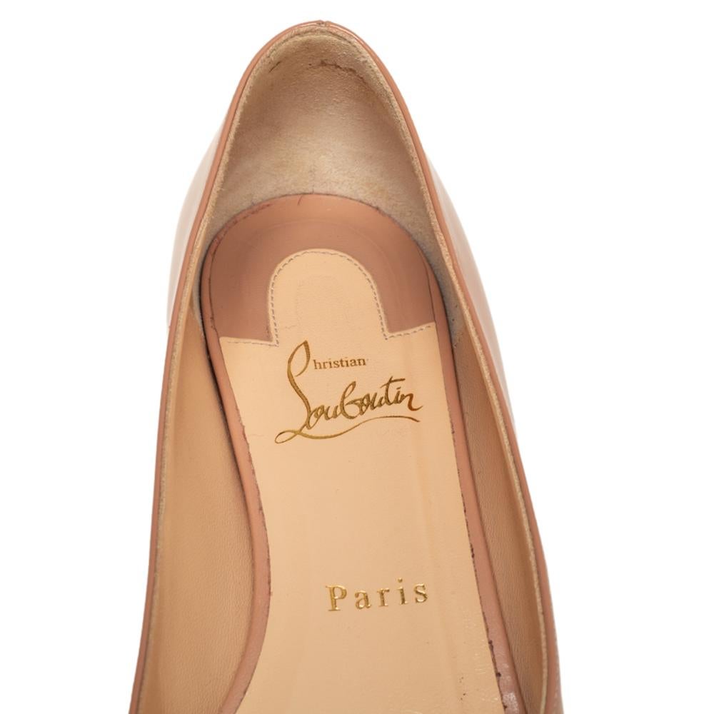 Christian Louboutin Nudefarbene flache Lacklederschuhe in Goldo flache Größe 38 Damen