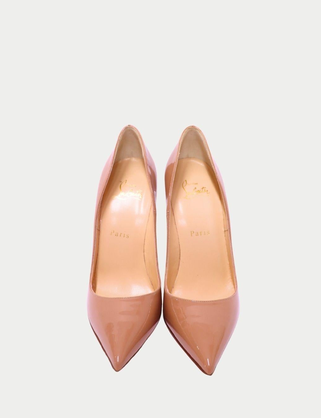 Christian Louboutin decolletè in vernice nude - EU 37.5 In condizioni ottime in vendita a Amman, JO