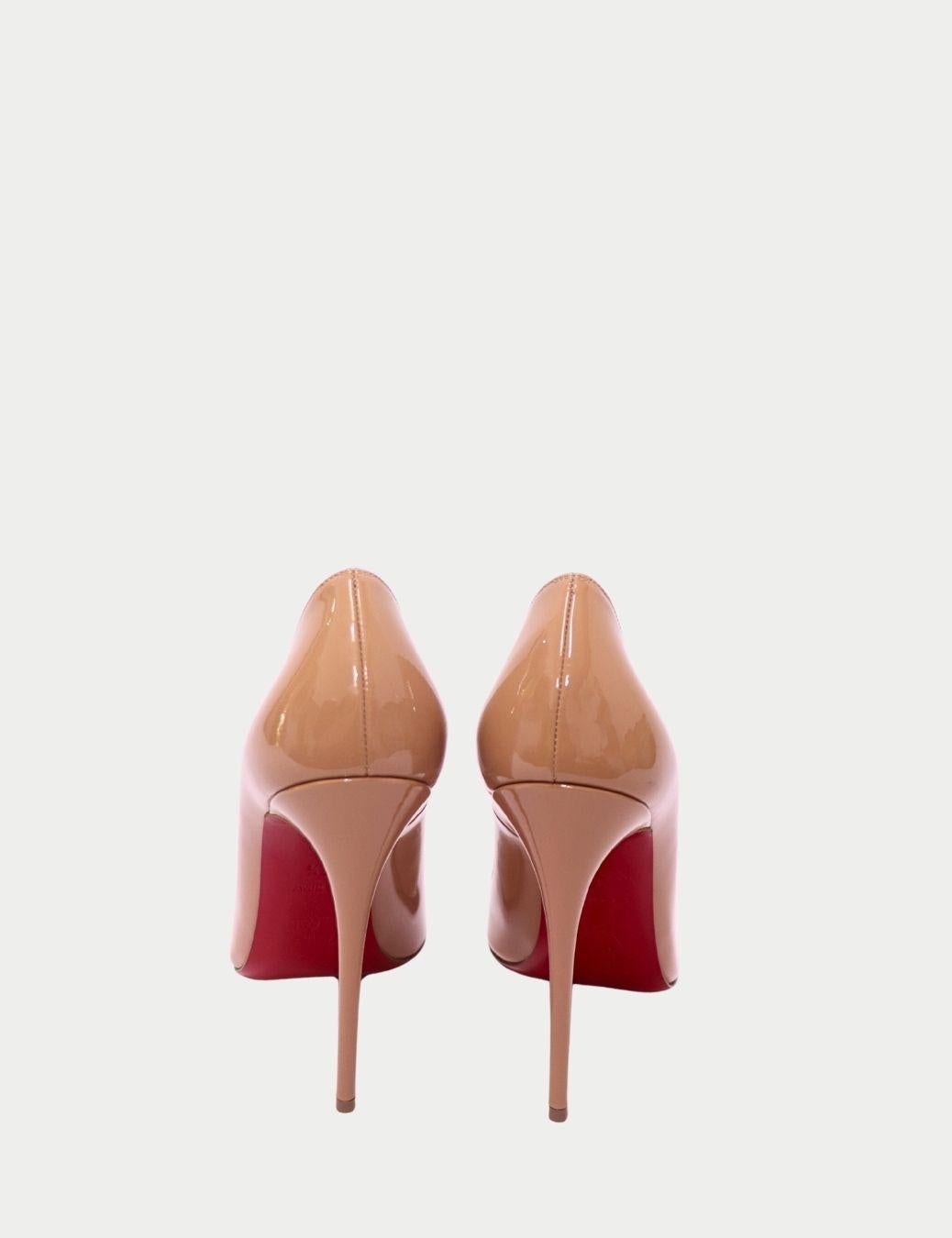 Donna Christian Louboutin decolletè in vernice nude - EU 37.5 in vendita