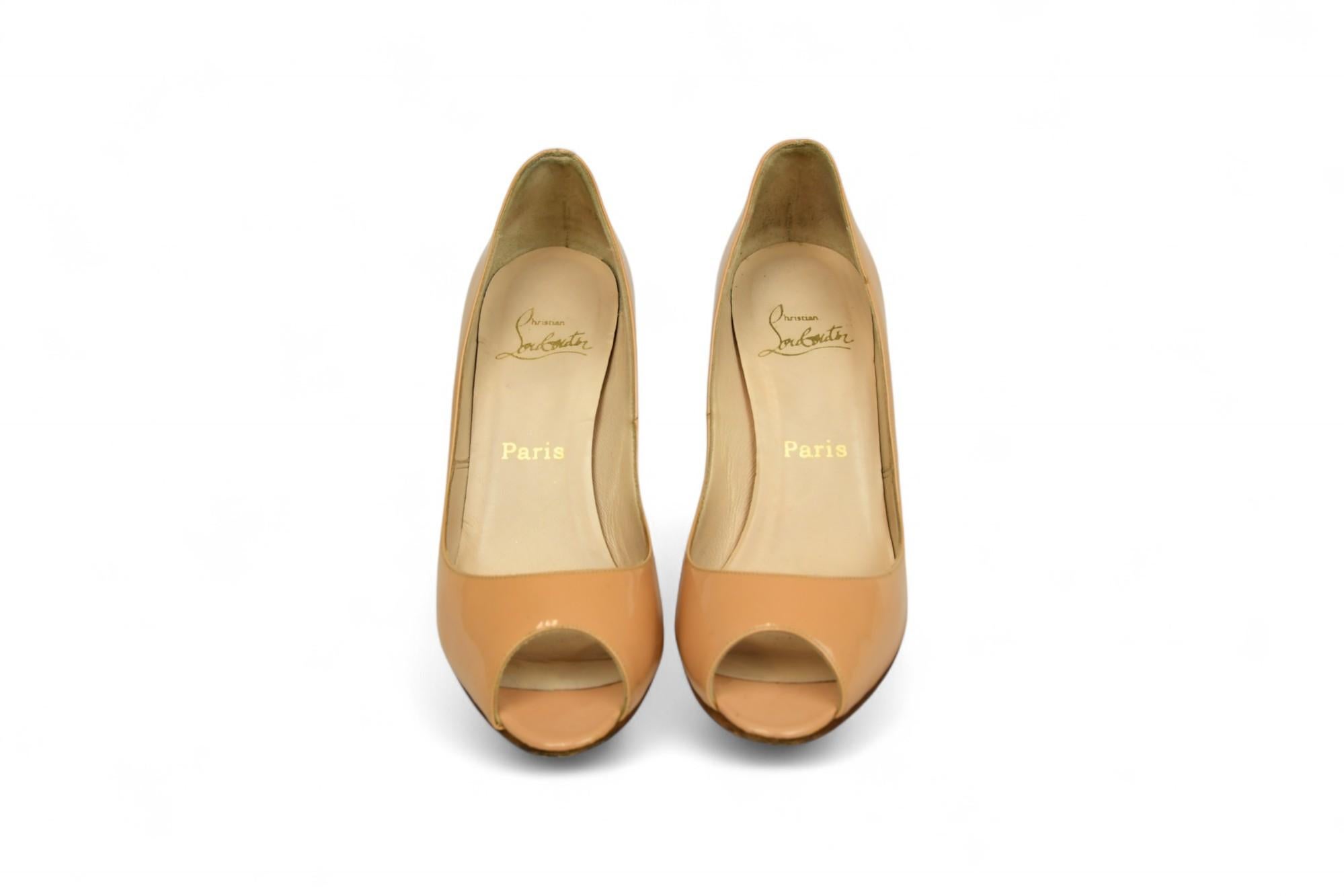 Christian Louboutin Nude Patent Peep Toe Heels (talons aiguilles)  Taille 7 US en vente 1