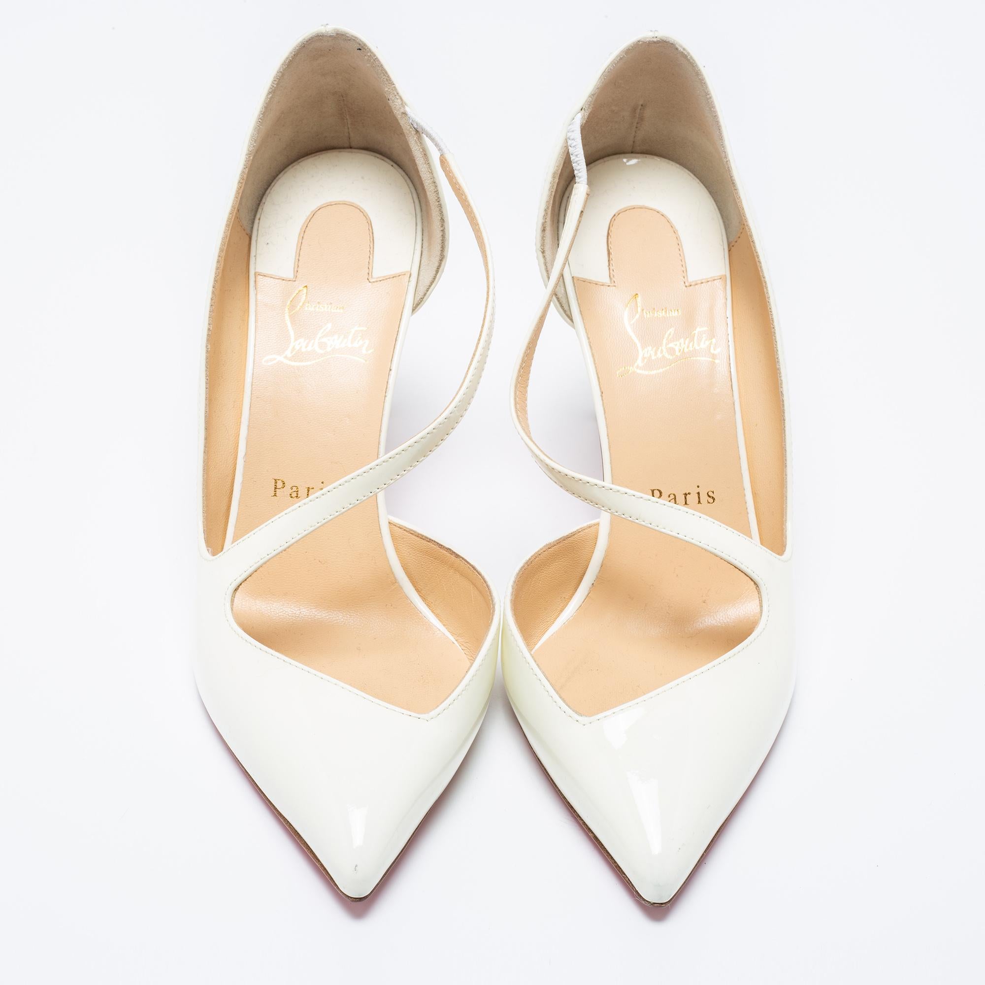 The perfectly placed d'Orsay cut of this pair of Christian Louboutin Iriza pumps exemplifies the brand's mastery in shoemaking. Created from patent leather, it stands elegantly on sleek 8.5cm heels and embodies a sharp silhouette. The signature