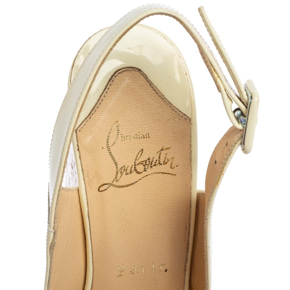 Christian Louboutin Off-White Patent Leather Une Plume Wedge Sandals Size 37 In Good Condition In Dubai, Al Qouz 2