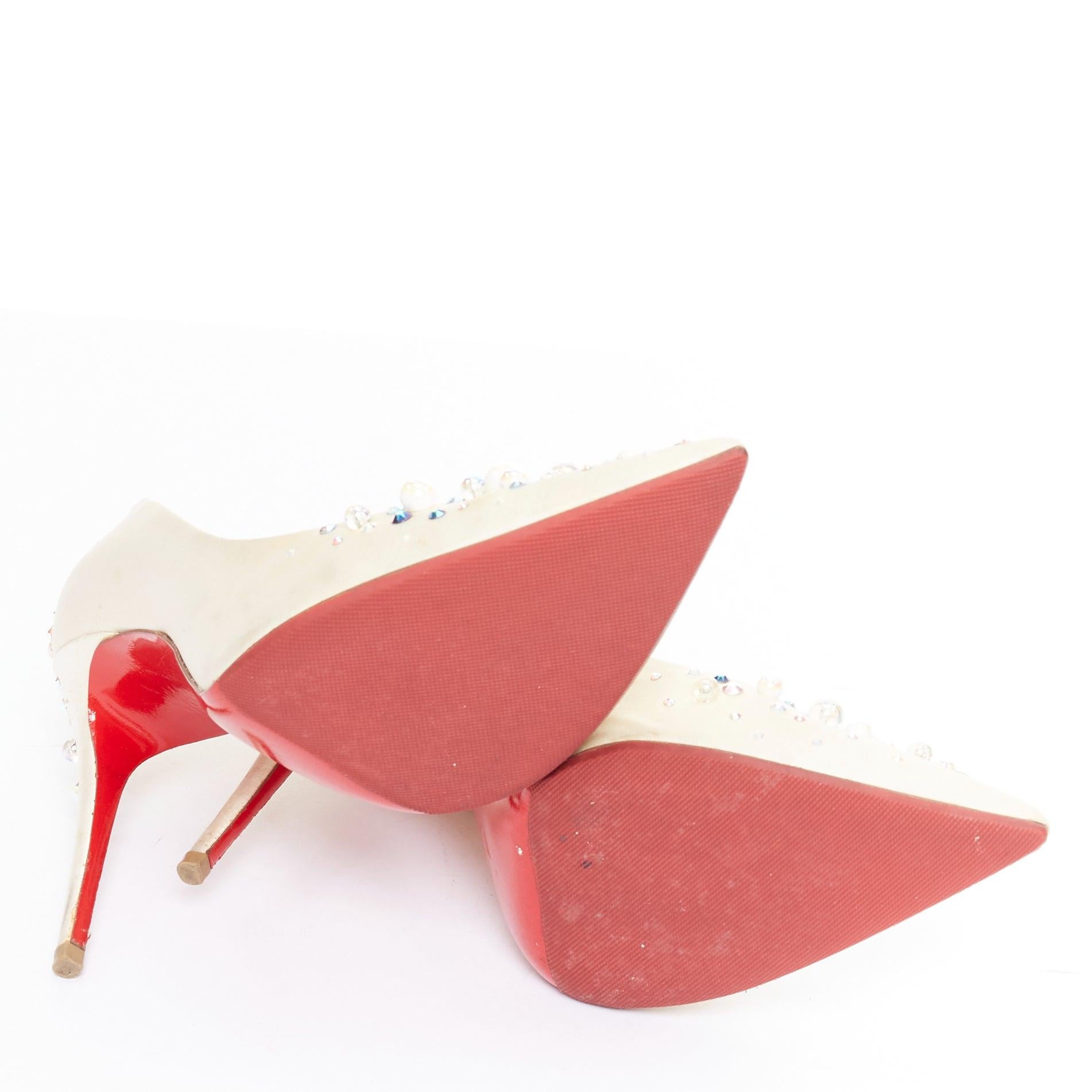 CHRISTIAN LOUBOUTIN off white satin pearl embellished bridal pumps EU35.5 en vente 6