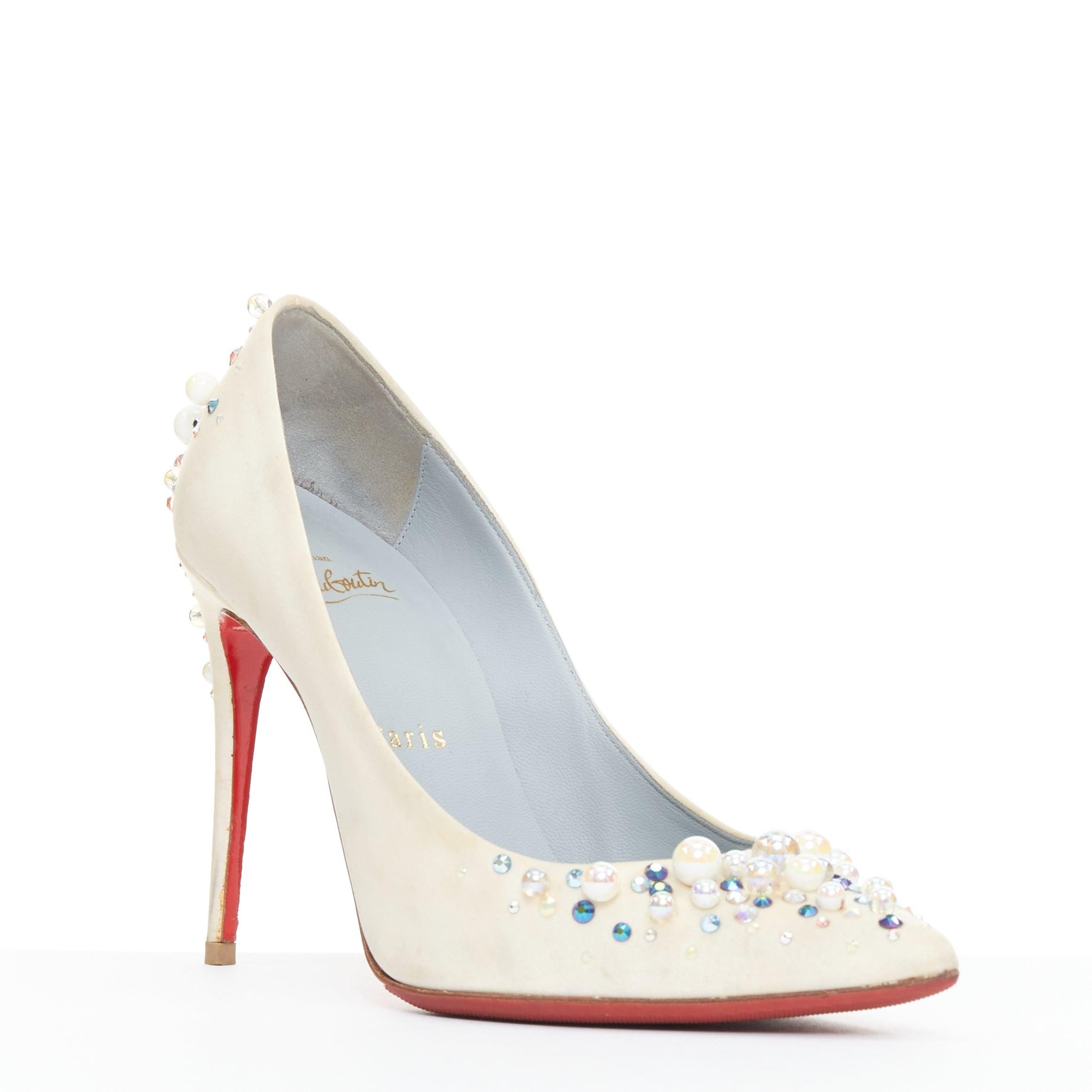 CHRISTIAN LOUBOUTIN off white satin pearl embellished bridal pumps EU35.5
Reference: GEGG/A00205
Brand: Christian Louboutin
Material: Satin
Color: Cream, Multicolour
Pattern: Solid
Closure: Slip On
Made in: Italy

CONDITION:
Condition: Poor, this