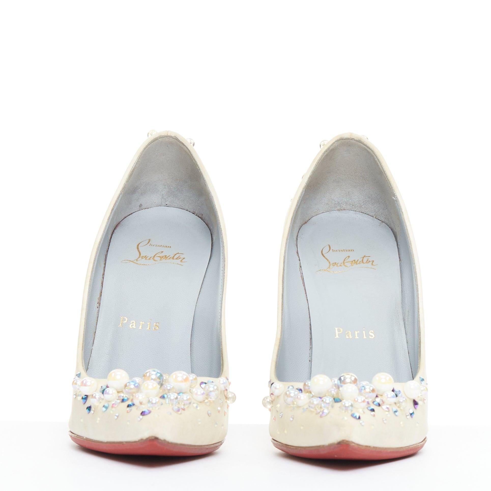 Blanc CHRISTIAN LOUBOUTIN off white satin pearl embellished bridal pumps EU35.5 en vente