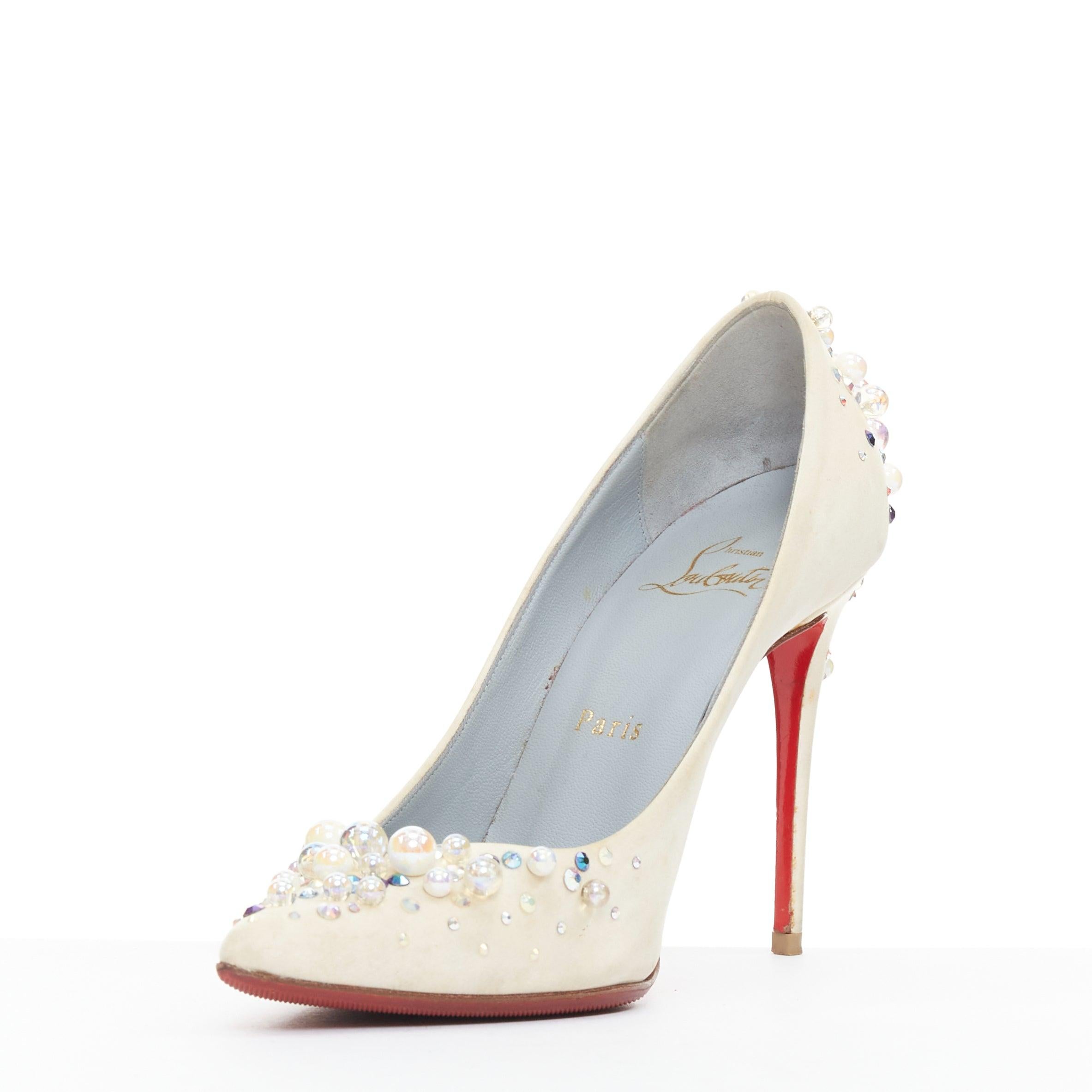 CHRISTIAN LOUBOUTIN off white satin pearl embellished bridal pumps EU35.5 État moyen - En vente à Hong Kong, NT