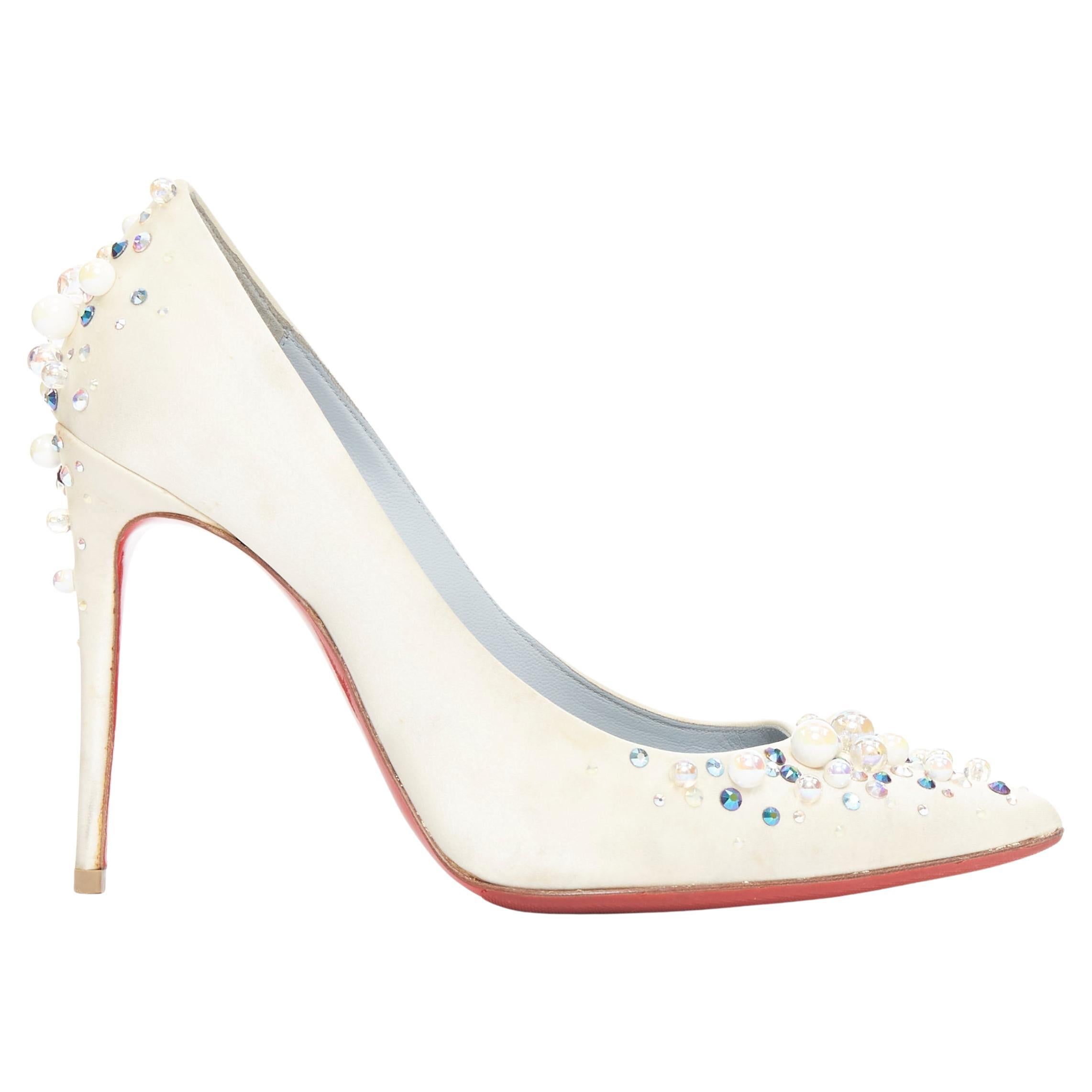 CHRISTIAN LOUBOUTIN off white satin pearl embellished bridal pumps EU35.5 en vente