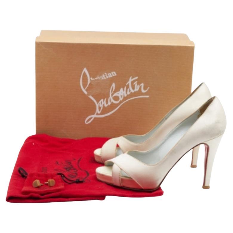 Christian Louboutin Pumps Shelley Peep-Toe in raso bianco sporco taglia 36 in vendita 4