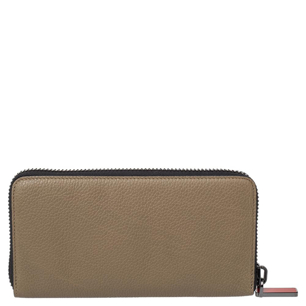 Sewn beautifully using leather, this Christian Louboutin wallet stands for resistance and durability. Decorated with patches and studs, the wallet features a well-equipped interior and gold-tone hardware. It is surely going to accompany your days