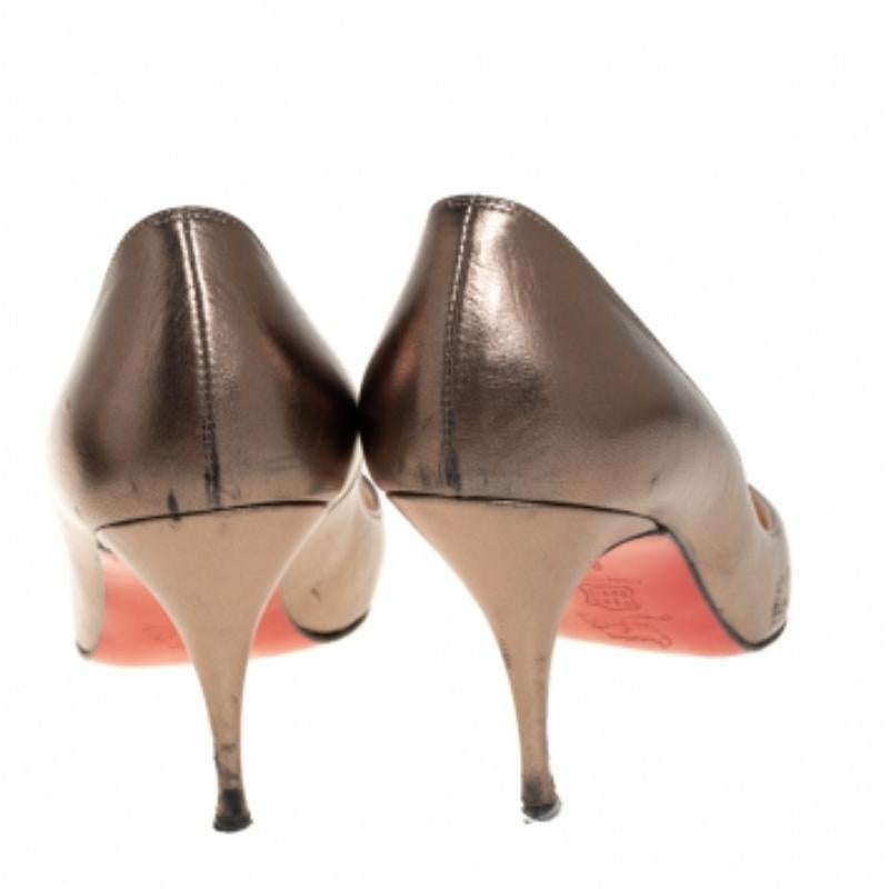 Women's Christian Louboutin Olive Green Leather Very Prive Peep Toe Pumps Size 39 For Sale