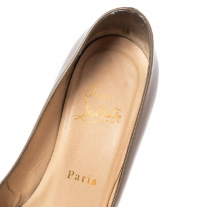 Marron Christian Louboutin Escarpins simples vert olive, neufs, taille 35 en vente