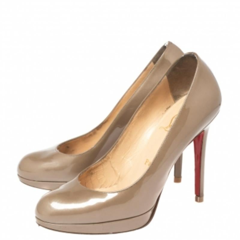 Christian Louboutin Escarpins simples vert olive, neufs, taille 35 en vente 3