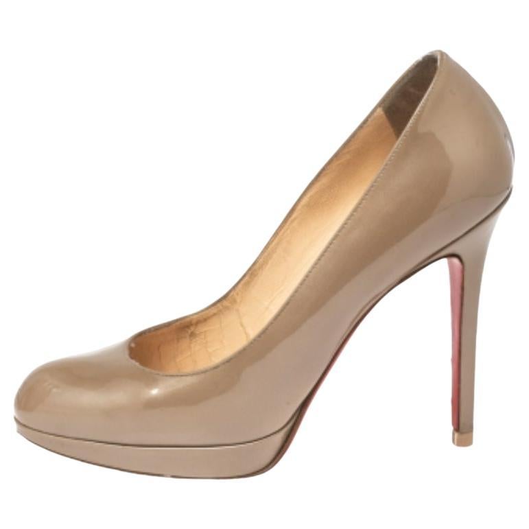 Christian Louboutin Escarpins simples vert olive, neufs, taille 35