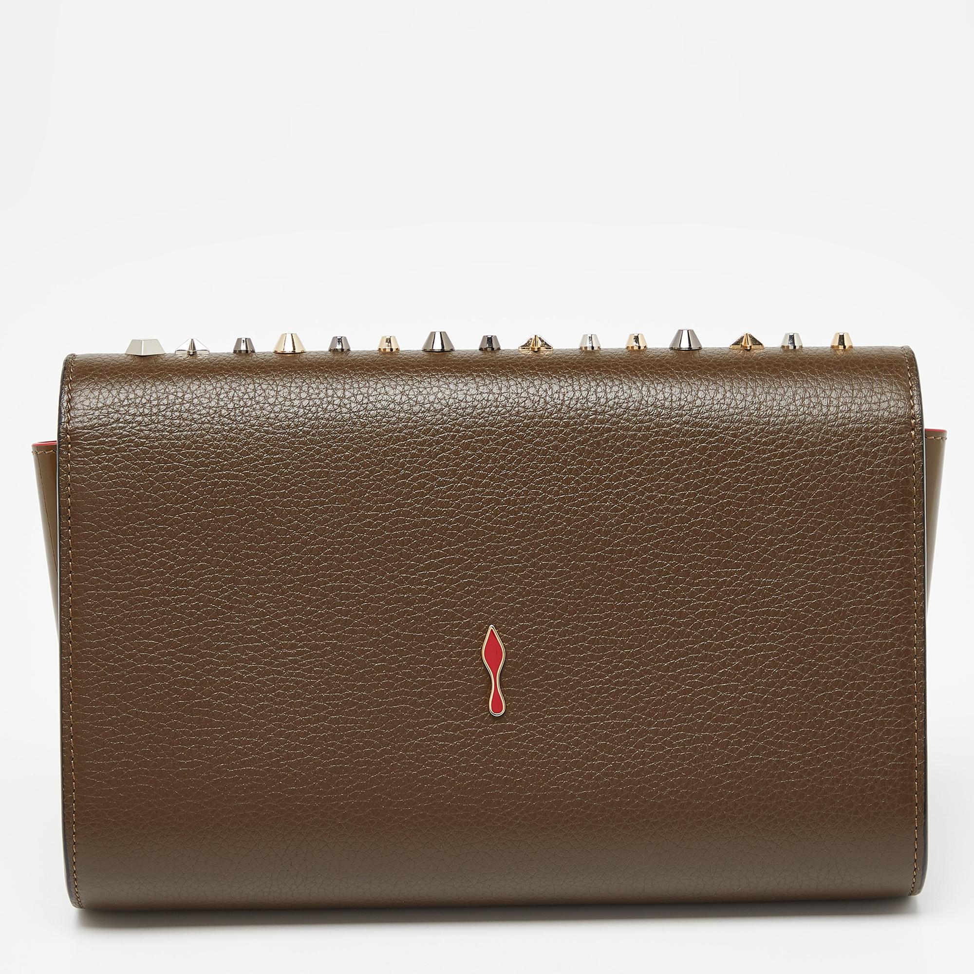 Whether going out for drinks or a casual outing, Christian Louboutin's Paloma clutch is the perfect way to add a little drama to your look. It comes crafted in patent leather with striking embellishments. The signature red interior is equipped with