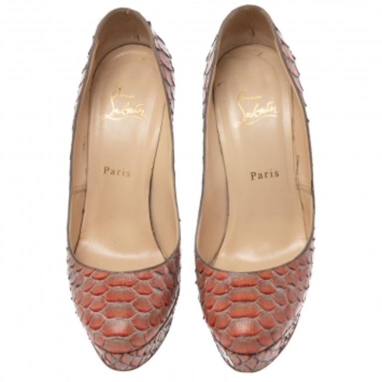 Christian Louboutin Bombas Bianca de piel de pitón naranja/marrón Talla 38.5 Marrón en venta