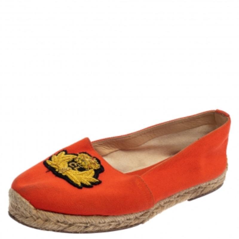 Add a dose of fun to your looks with these espadrille flats from the house of Christian Louboutin. They feature an orange canvas exterior and embroidered patches detailed on the vamps. Style with dresses or boyfriend jeans, this pair is sure to make
