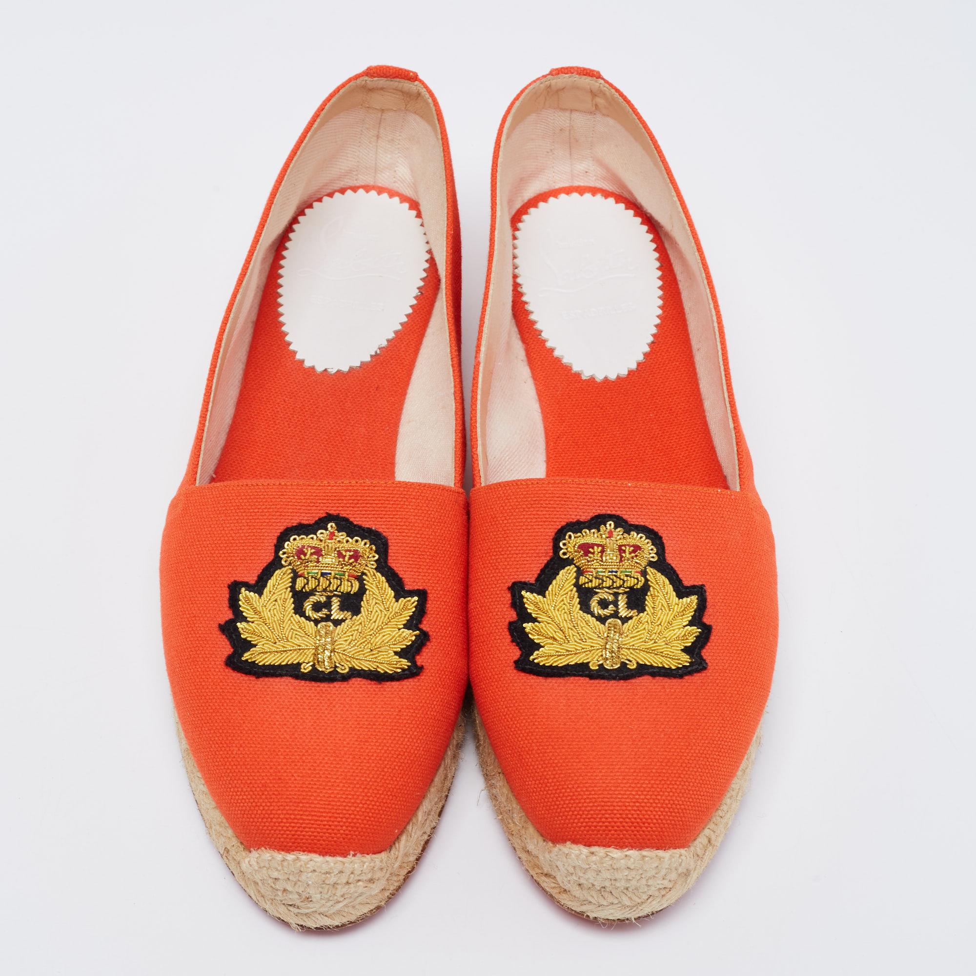 Christian Louboutin Orange Canvas Gala Embroidered Crest Espadrille Loafers In Good Condition For Sale In Dubai, Al Qouz 2