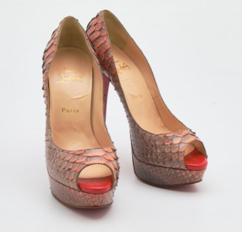 Christian Louboutin Pumps Peep Toe arancio/grigio in pitone Very Prive Taglia 39,5 In condizioni buone in vendita a Dubai, Al Qouz 2
