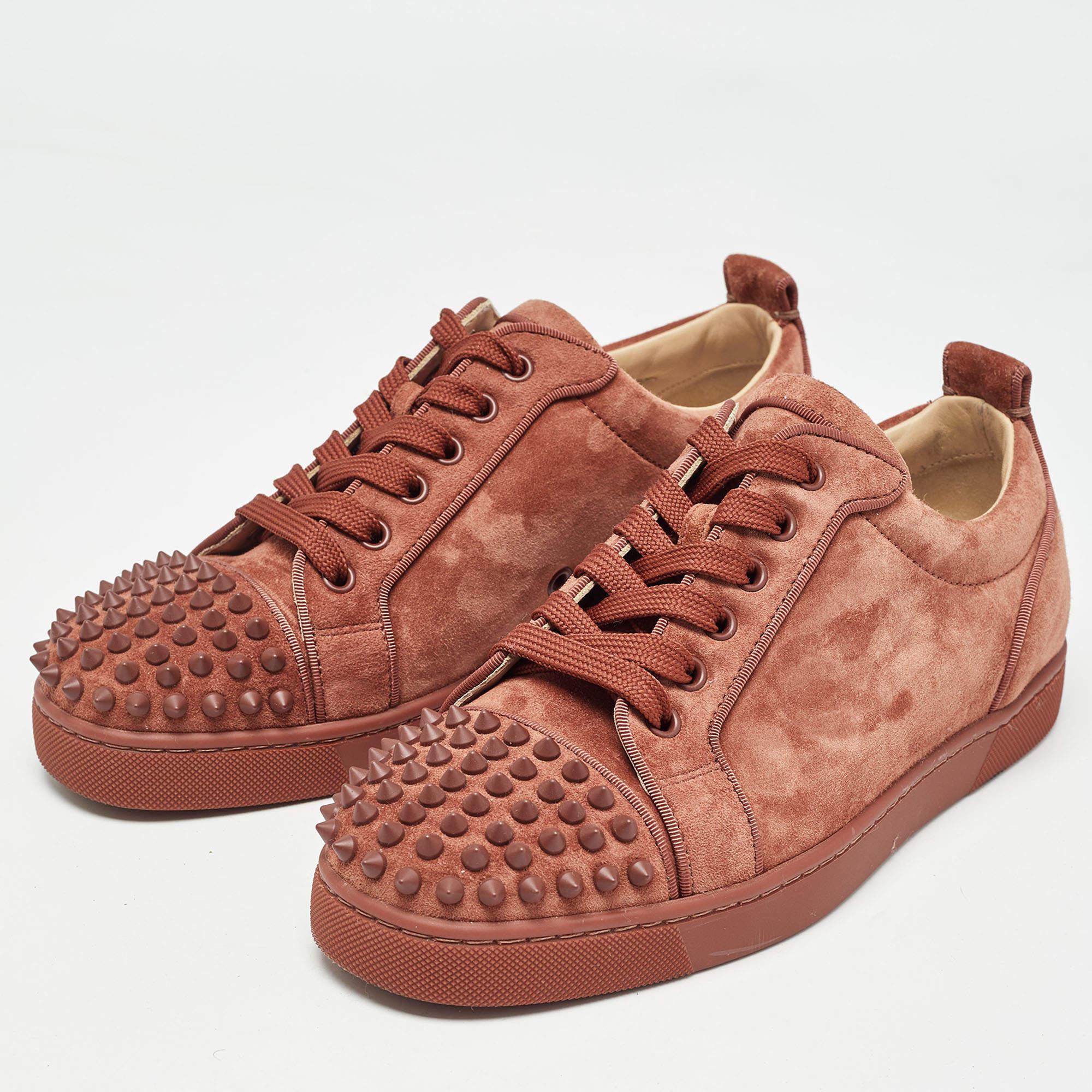 Give your outfit a luxe update with this pair of designer sneakers. The shoes are sewn perfectly to help you make a statement in them for a long time.