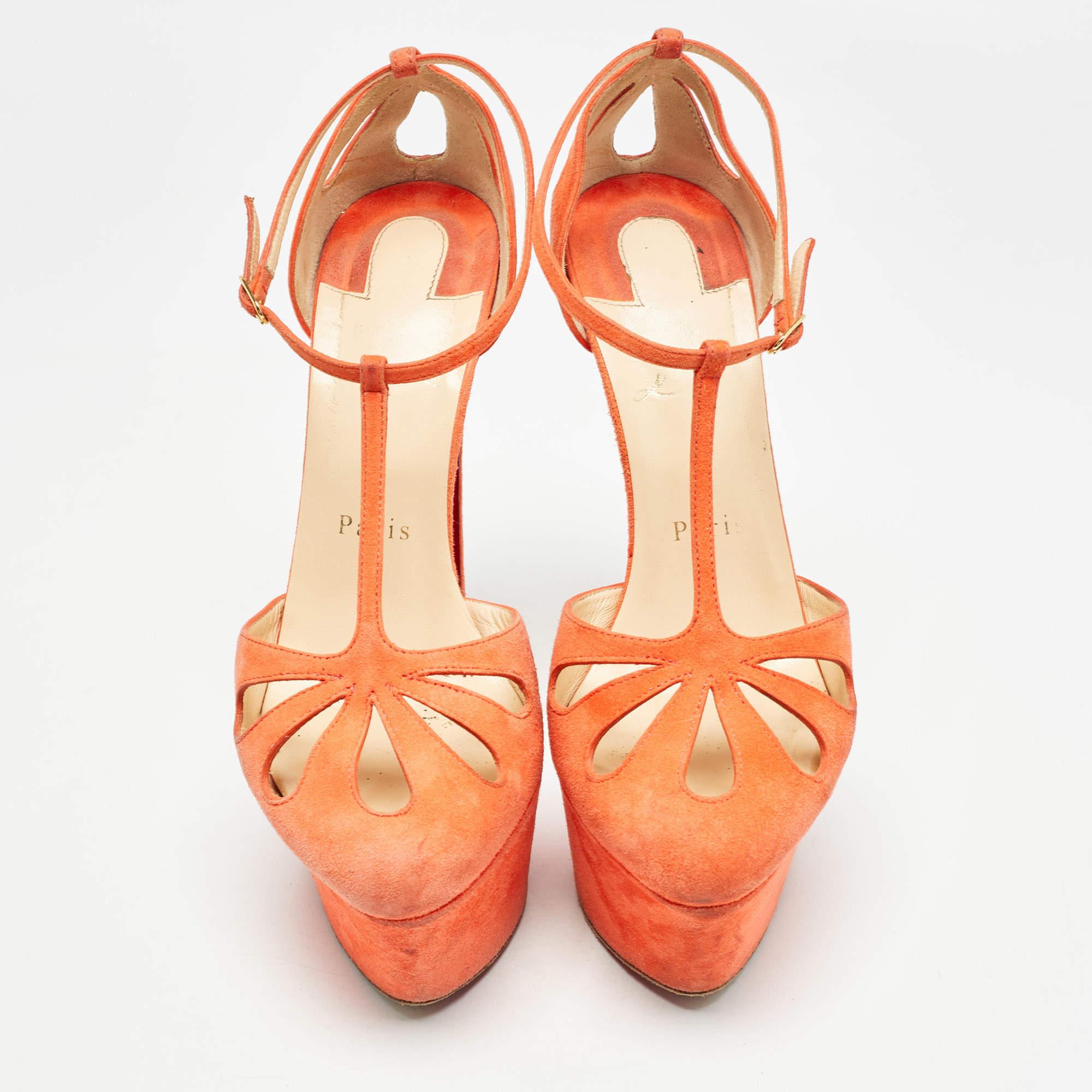 Orange Christian Louboutin escarpins Mayada en daim orange, taille 37,5 en vente