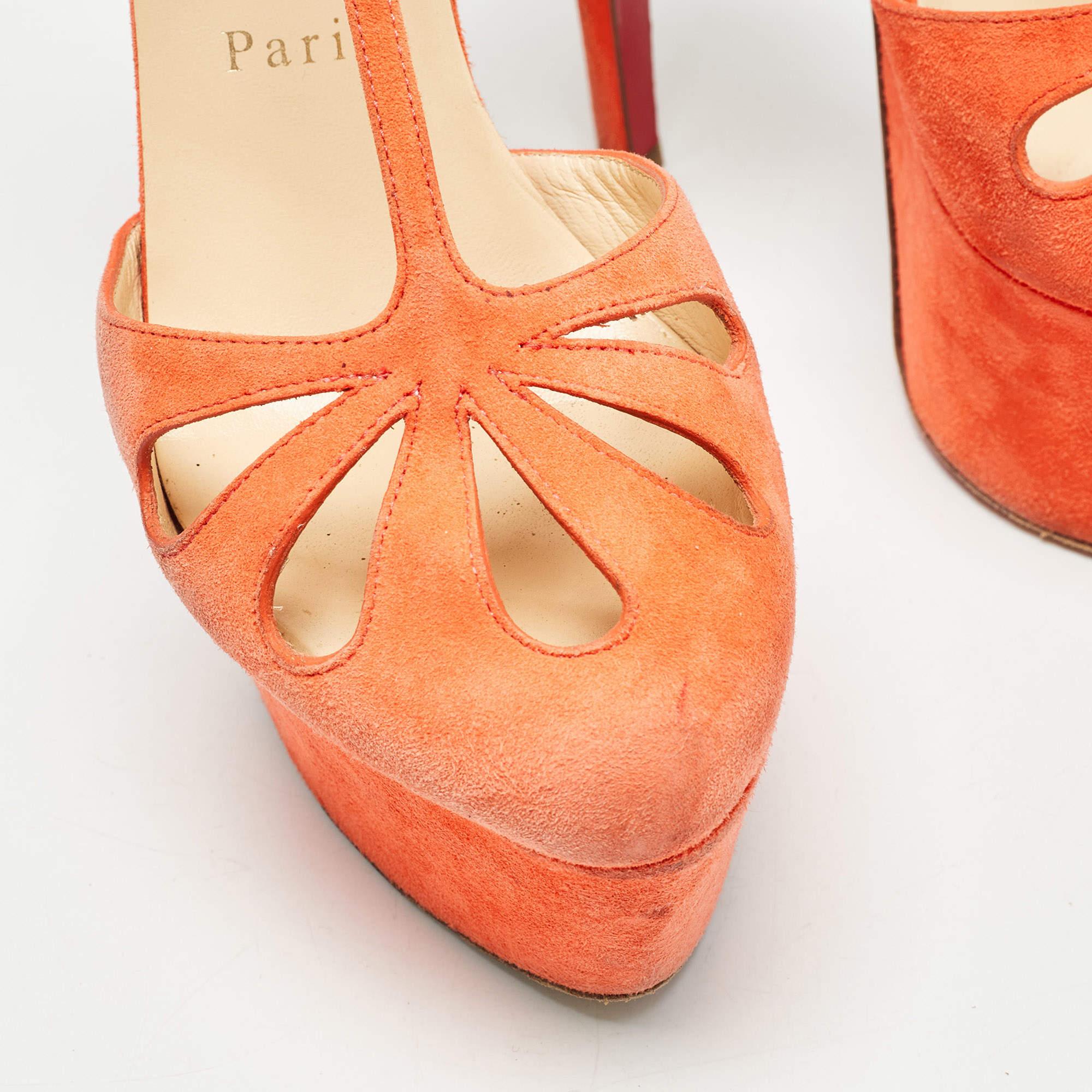 Christian Louboutin escarpins Mayada en daim orange, taille 37,5 en vente 2