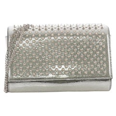 Christian Louboutin Paloma Clutch aus Leder mit Spikes