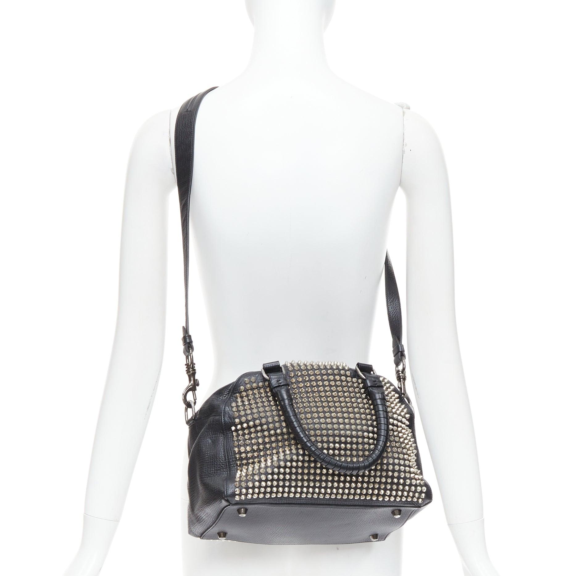 CHRISTIAN LOUBOUTIN Panettone black leather silver spike stud bowling bag
Reference: TGAS/E00804
Brand: Christian Louboutin
Model: Panettone
Material: Leather, Metal
Color: Black, Silver
Pattern: Studded
Closure: Zip
Lining: Red Fabric
Extra