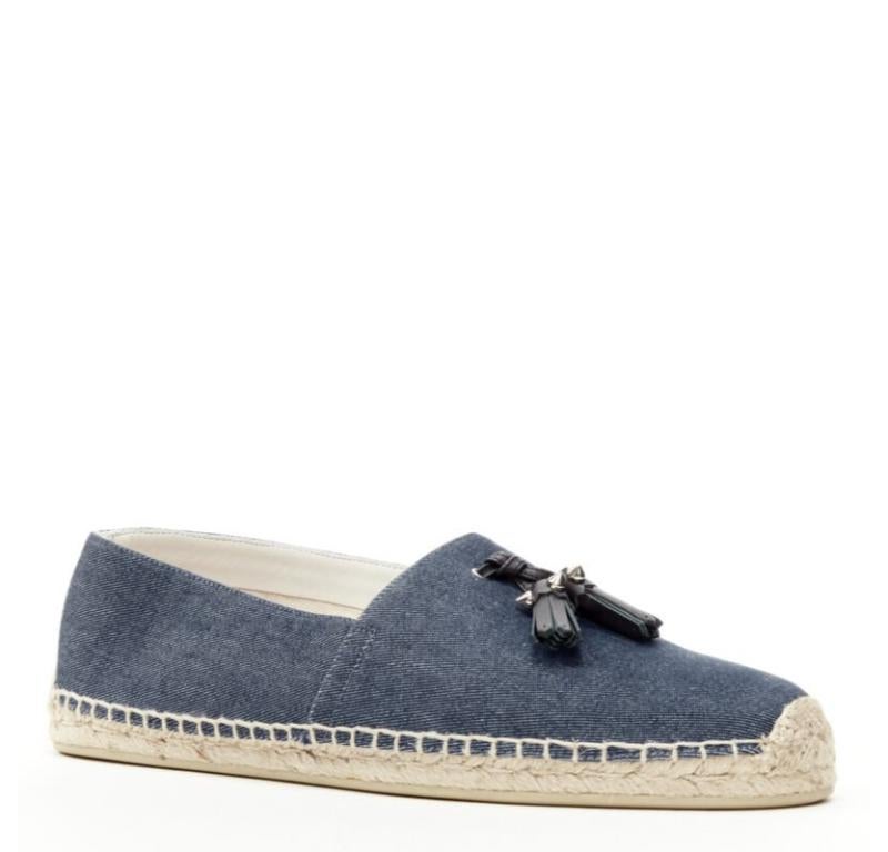 CHRISTIAN LOUBOUTIN Papiougomme alpargatas con borla y tachuelas de tela vaquera azul EU42 Gris en venta