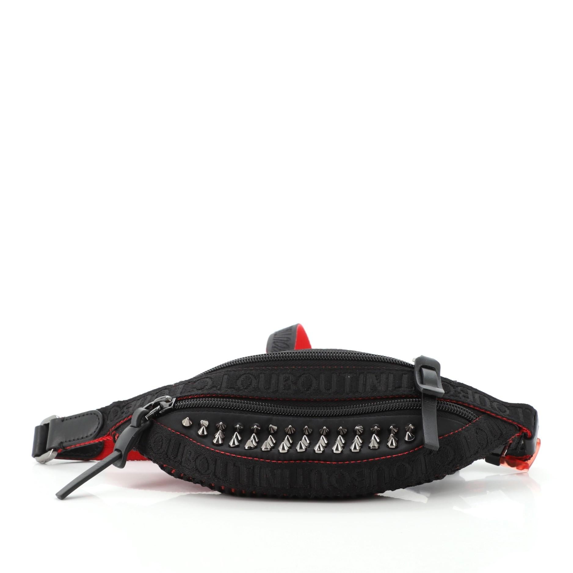 Christian Louboutin Paris NYC Tailletasche aus Nylon mit Spiked-Muster für Damen oder Herren