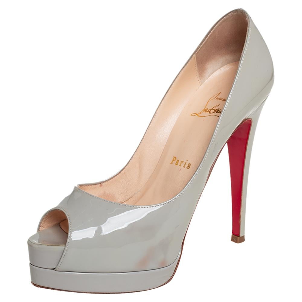 This stunning pair of Altadama pumps from Christian Louboutin is sure to add some class to your outfits. The peep-toe pumps have been crafted from patent leather and they come with comfortable insoles. They are complete with 13 cm heels, platforms,