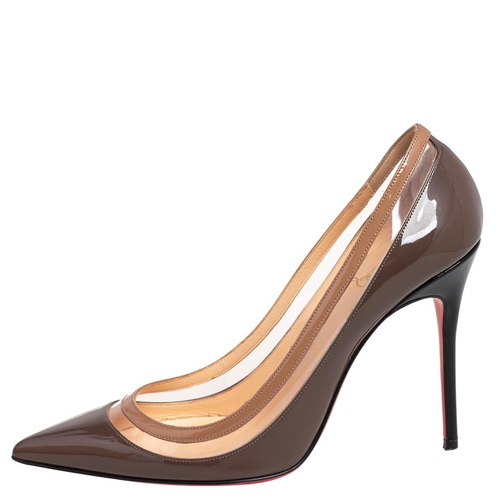 Schlüpfen Sie in diese Christian Louboutin-Pumps für ein luxuriöses Finish Ihres Outfits. Die aus Lackleder gefertigten Pumps haben PVC-Besätze, spitze Zehen und einen 10,5 cm hohen Absatz. Sie sind komplett mit den charakteristischen roten