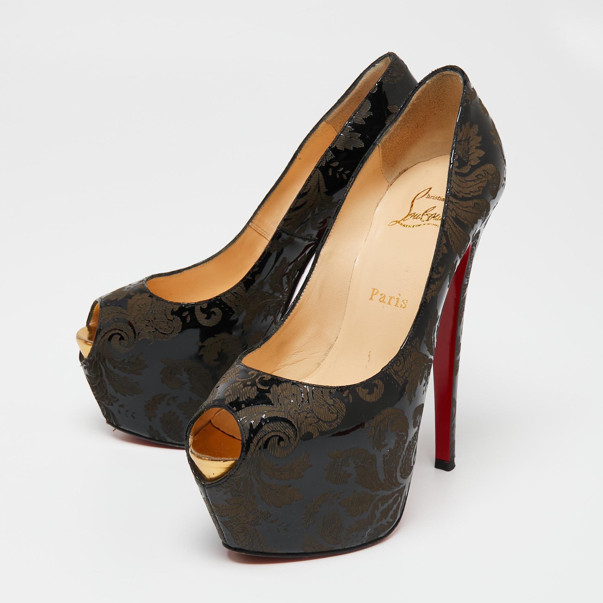 Set on towering heels and crafted with perfection, these Highness pumps from Christian Louboutin are here to elevate your style and take it higher! They are created using black-brown patent leather, highlighted with Arabesque detailing. They have