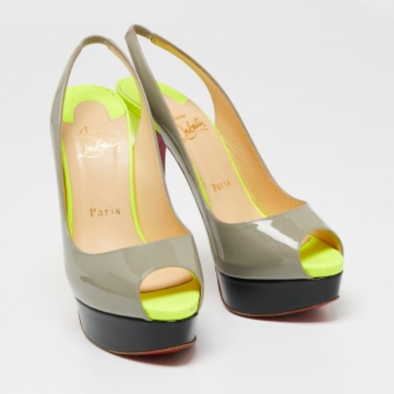 Brown Christian Louboutin Patent Leather Lady Peep-Toe Slingback Sandals Size 37.5 For Sale