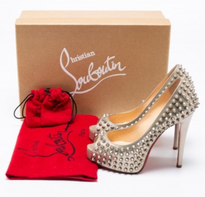 De las mujeres Christian Louboutin Bombas de plataforma con puntera afilada en charol tamaño 34 en venta