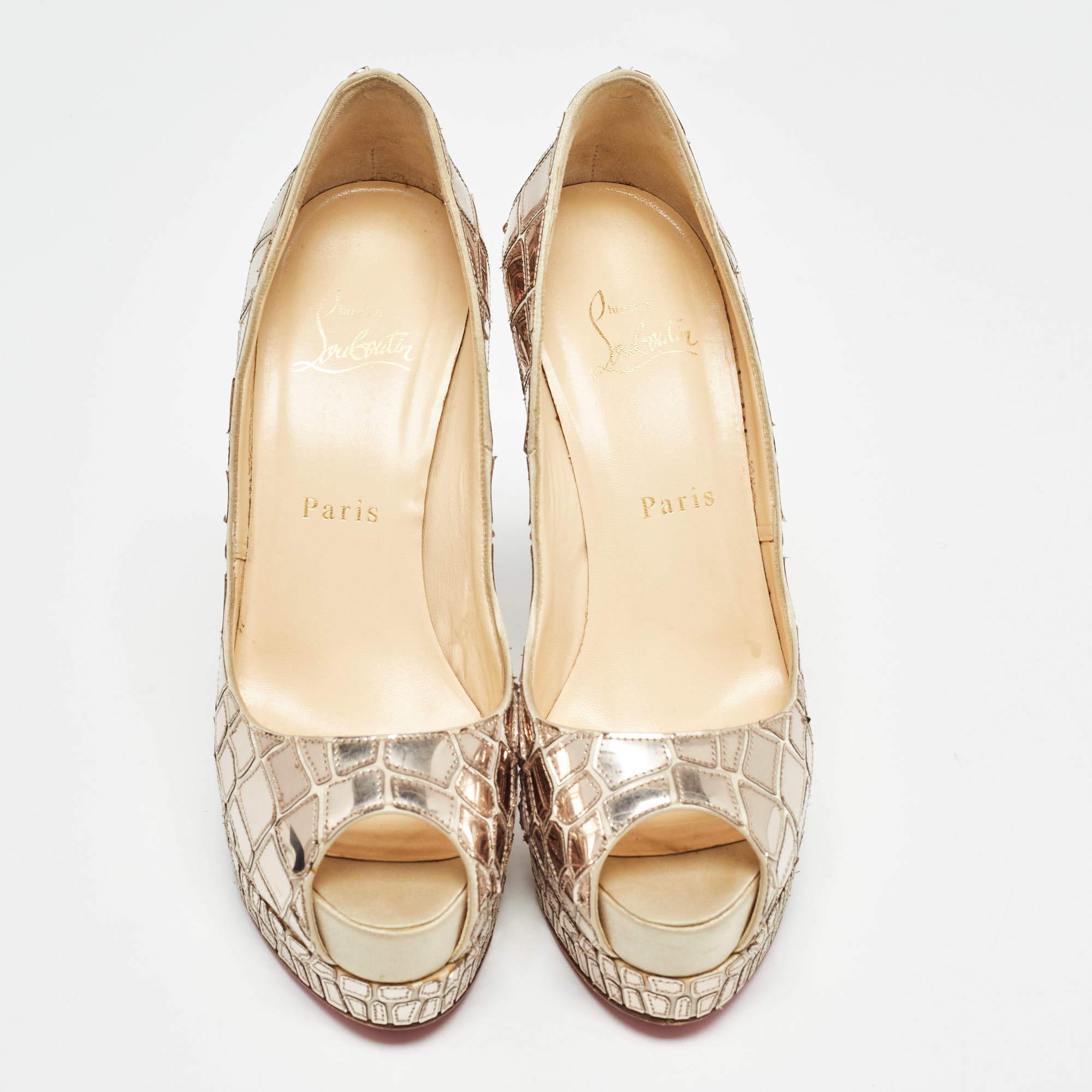 Christian Louboutin Sehr Galaxy Art Deco Pumps aus Lackleder, verspiegelt, Größe 37 (Beige)