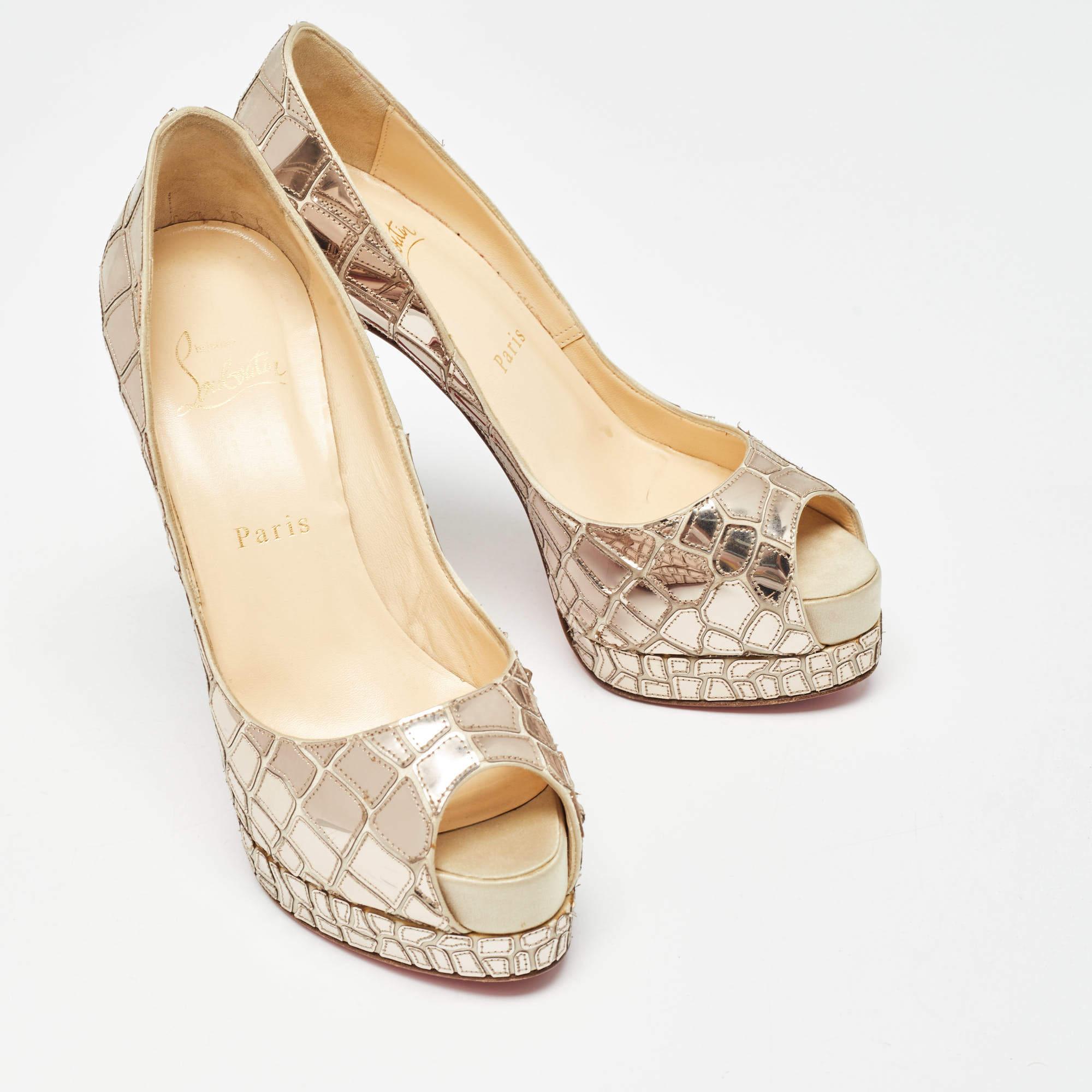 Christian Louboutin Sehr Galaxy Art Deco Pumps aus Lackleder, verspiegelt, Größe 37 im Zustand „Gut“ in Dubai, Al Qouz 2