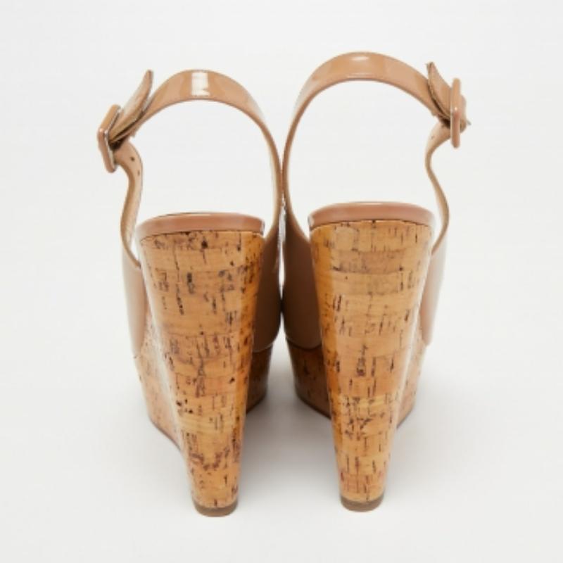 Christian Louboutin Patent Leather Peep Toe Ankle Strap Wedge Sandals Size 40.5 Bon état - En vente à Dubai, Al Qouz 2
