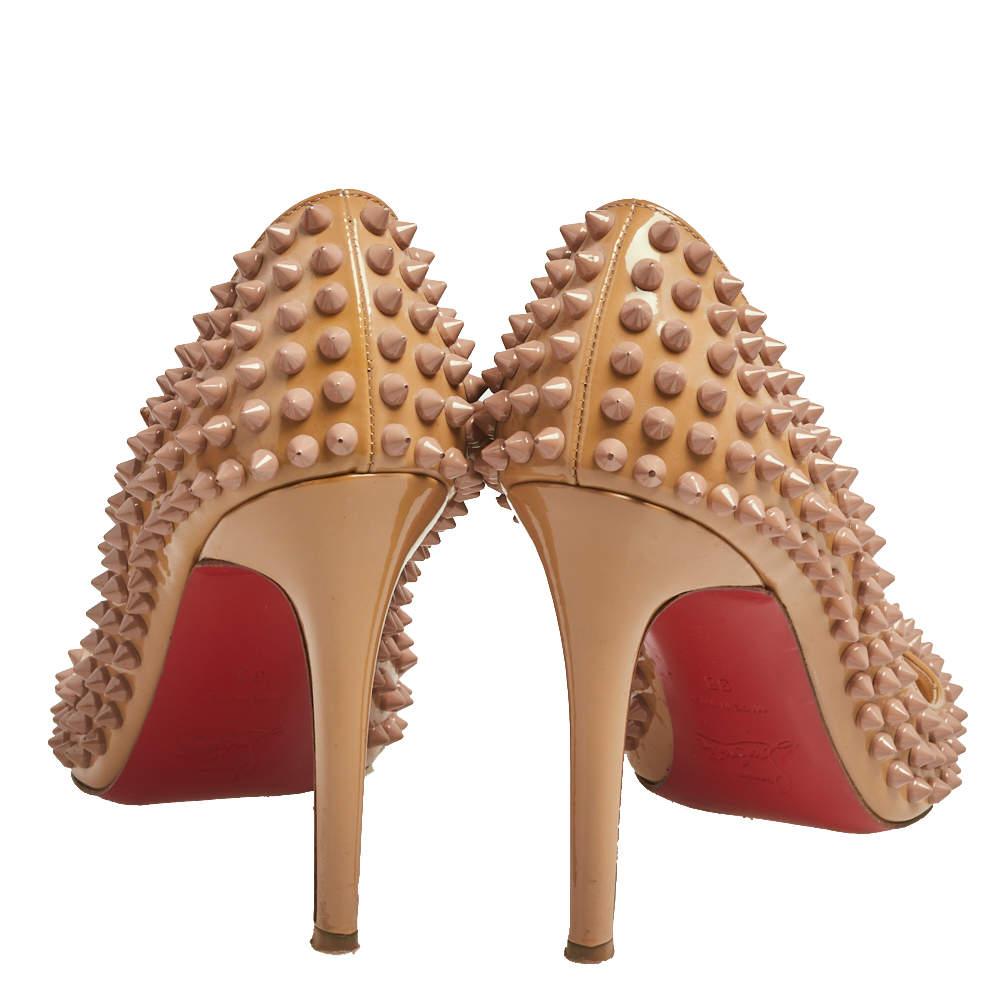 Women's Christian Louboutin Patent Leather Pigalle Spikes Pointed Toe Pumps Size 38 For Sale