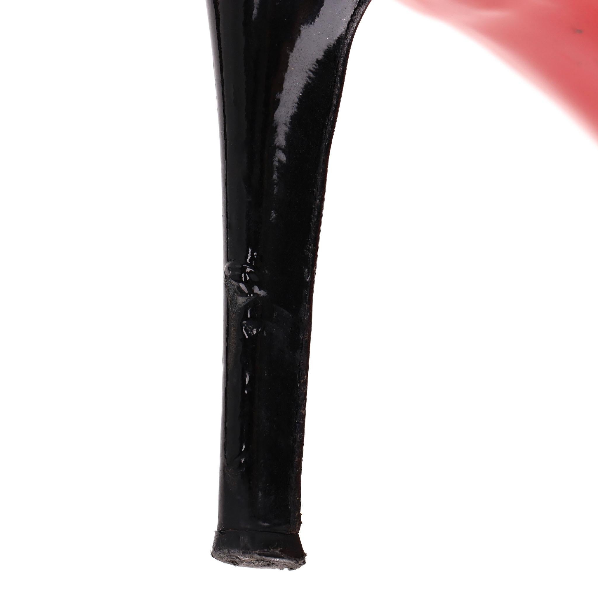 Christian Louboutin, escarpins simples en cuir verni en vente 8