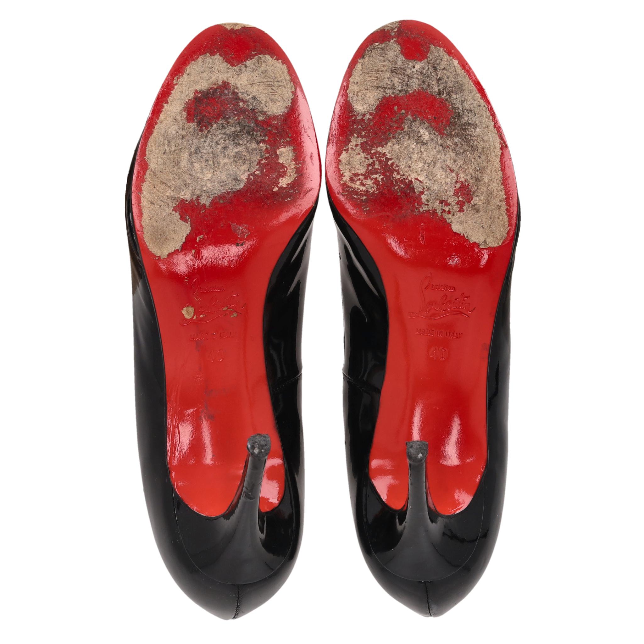 Christian Louboutin, escarpins simples en cuir verni Pour femmes en vente