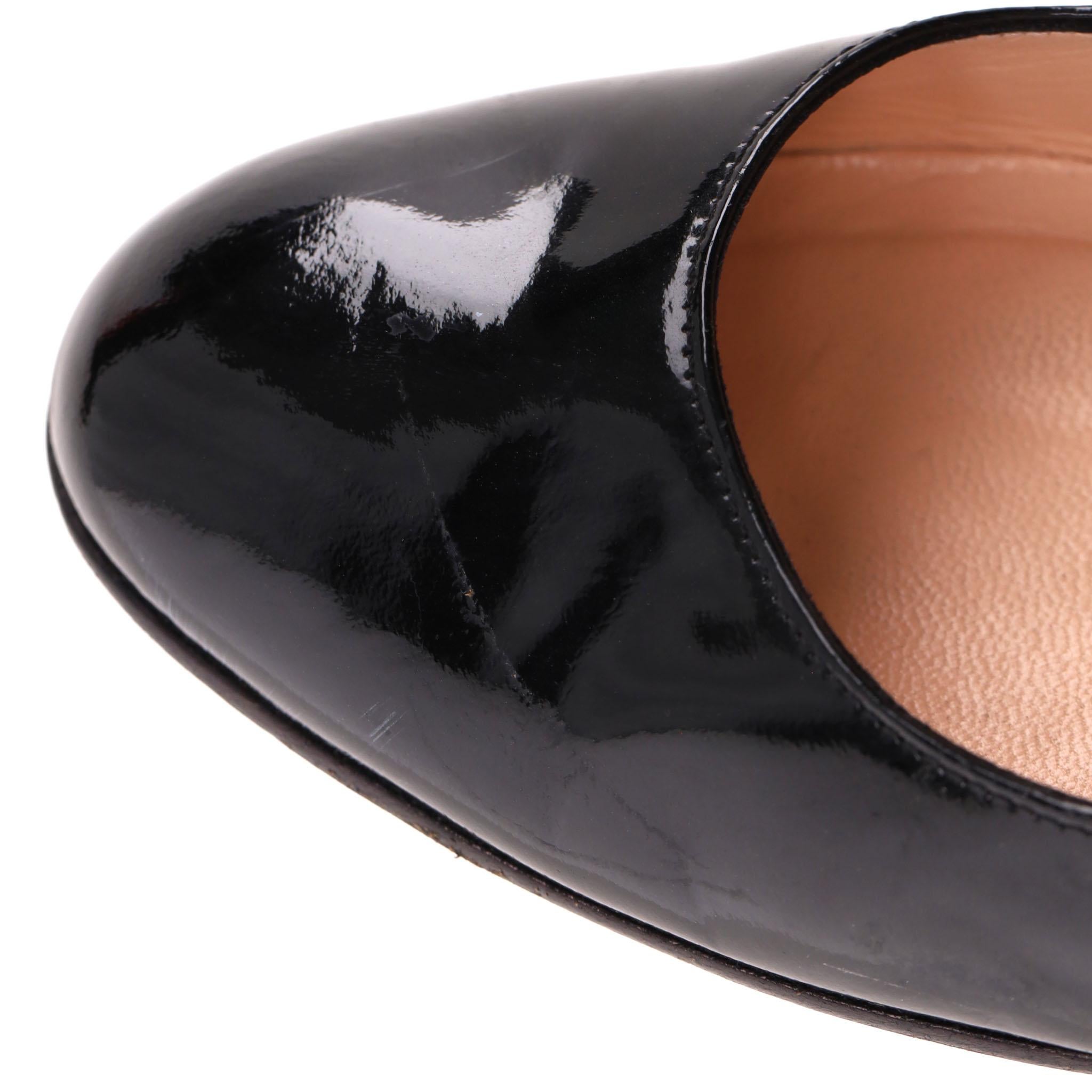 Christian Louboutin, escarpins simples en cuir verni en vente 1