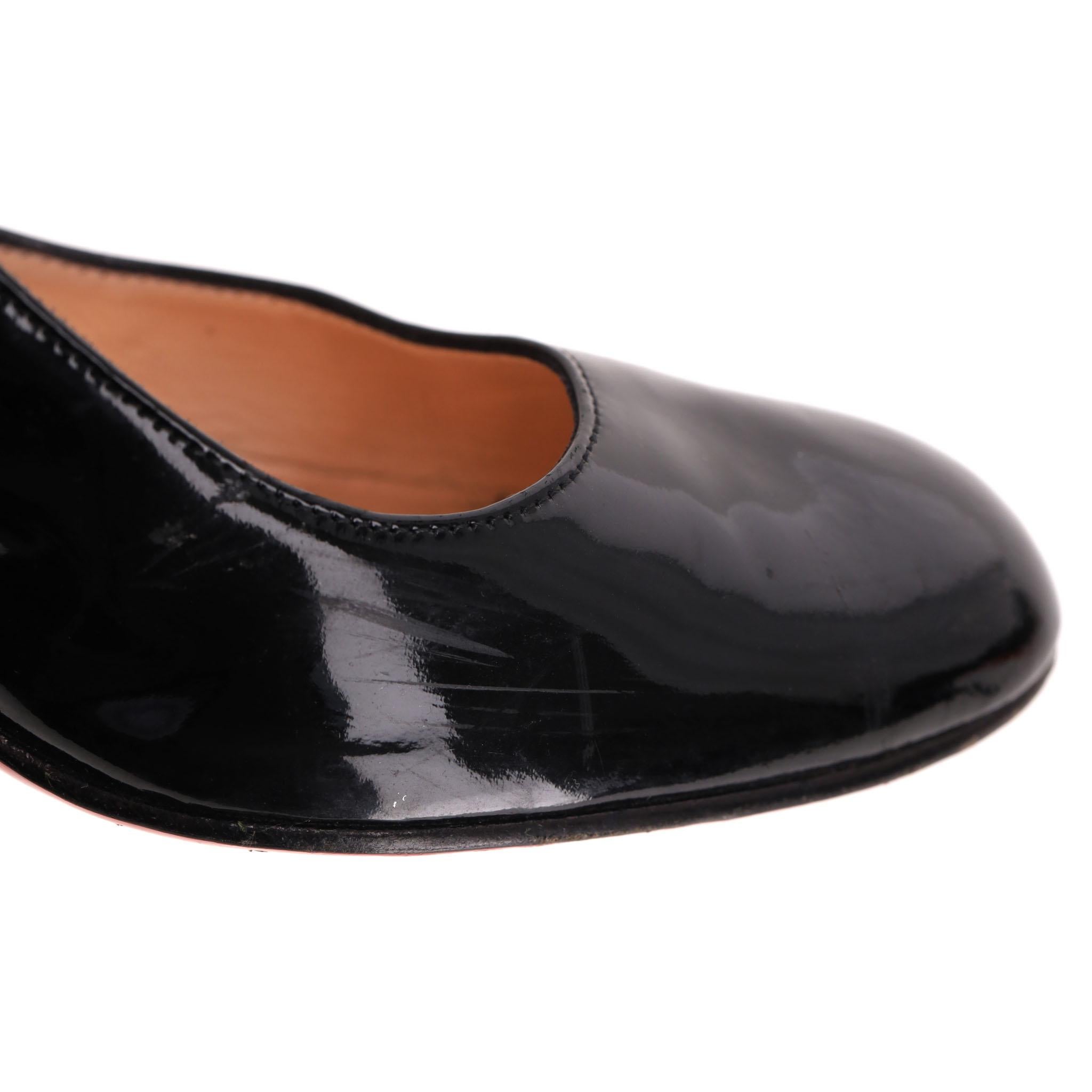 Christian Louboutin, escarpins simples en cuir verni en vente 4