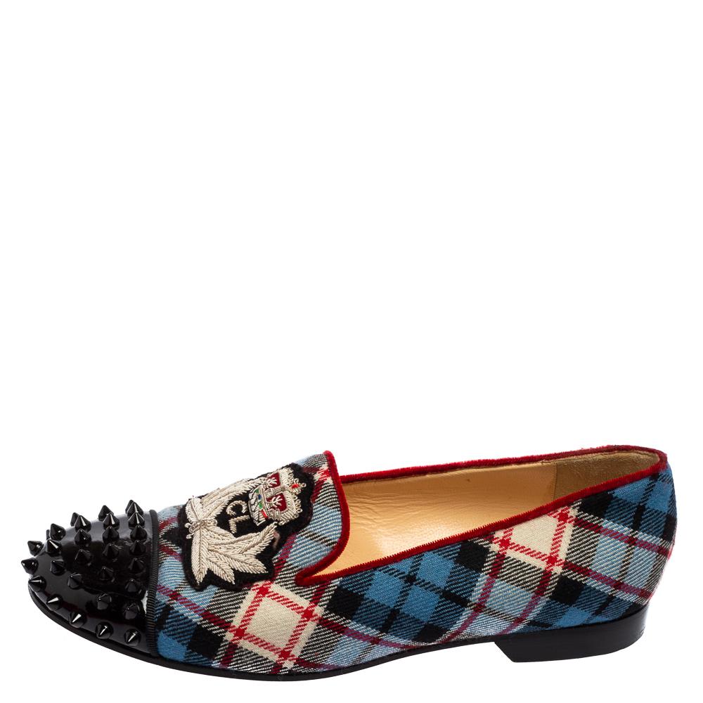One of the most coveted shoe designers, Christian Louboutin brings to you these fabulous loafers to make you look very stylish. These loafers are ingeniously crafted in fabric and have spike-detailed patent leather cap toes.

Includes: Original