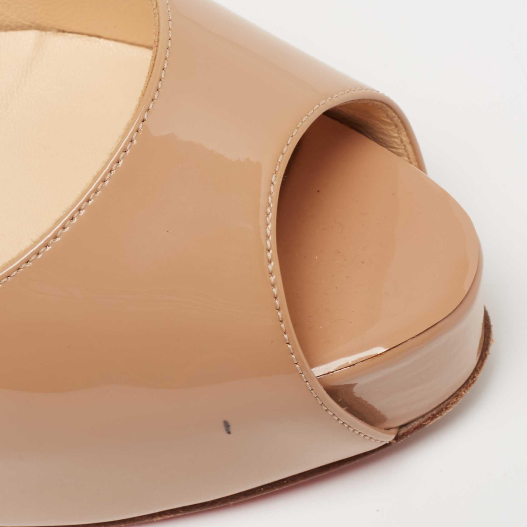 Christian Louboutin Patent Leather Very Prive Peep Toe Platform Pumps Size 37.5 In Good Condition For Sale In Dubai, Al Qouz 2