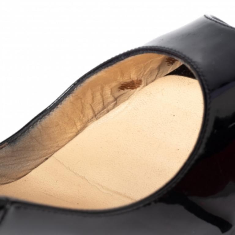 Escarpins à plateforme Christian Louboutin en cuir verni très prisé à bout ouvert, taille 38 5