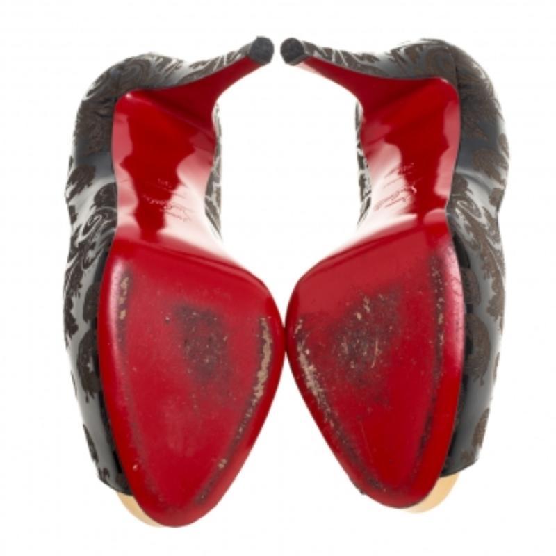 Those stylish outfits will look a lot more appealing with these Very Prive pumps from Christian Louboutin. They have been crafted from black arabesque patent leather into a peep-toe silhouette and styled with concealed platforms. They are made