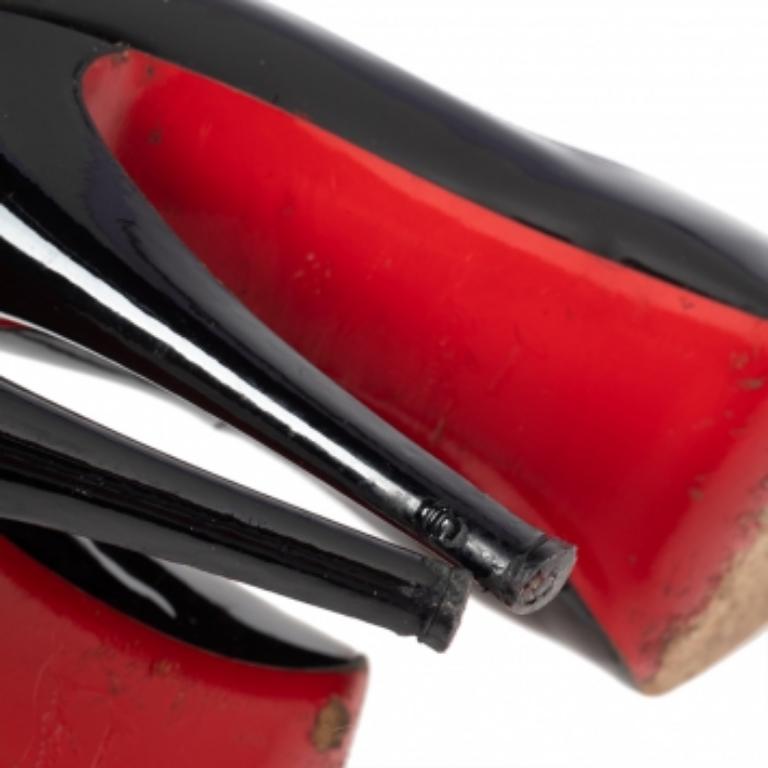 Escarpins à plateforme Christian Louboutin en cuir verni très prisé à bout ouvert, taille 38 4