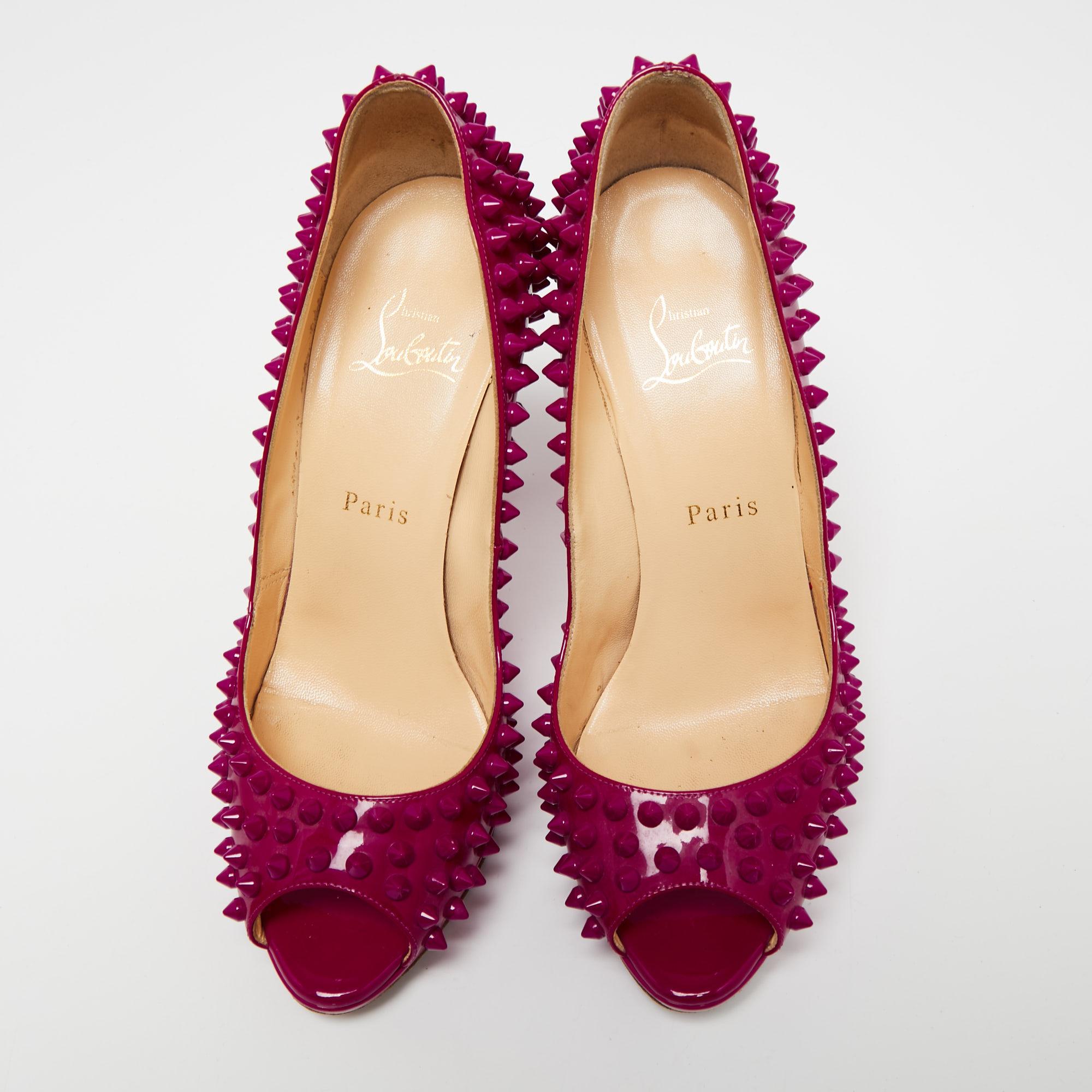 Christian Louboutin Patent Leather Yolanda Spiked Peep-Toe Pumps Size 38.5 In Good Condition For Sale In Dubai, Al Qouz 2