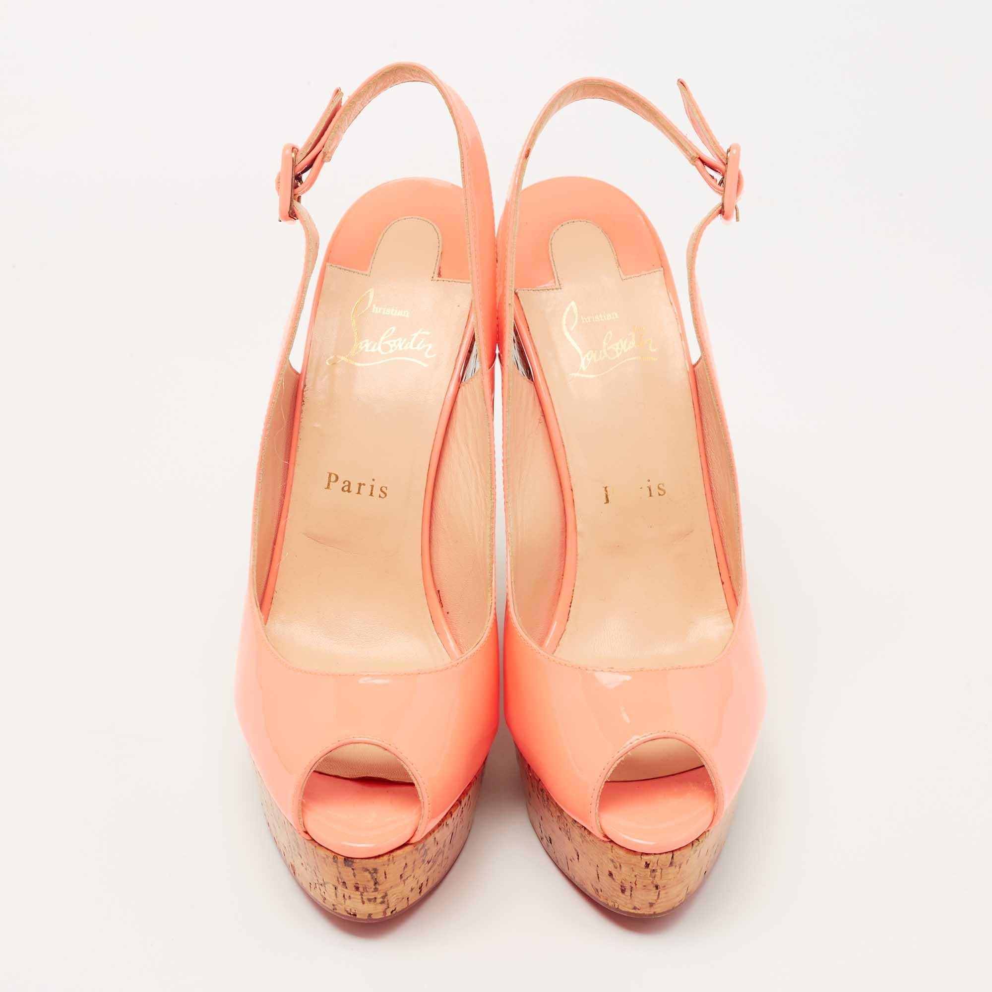Christian Louboutin Peach Patent Leather Une Plume Wedge Sandals Size 40.5 In Good Condition For Sale In Dubai, Al Qouz 2